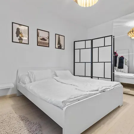 Ah Bosakova Elegant * Bratislava