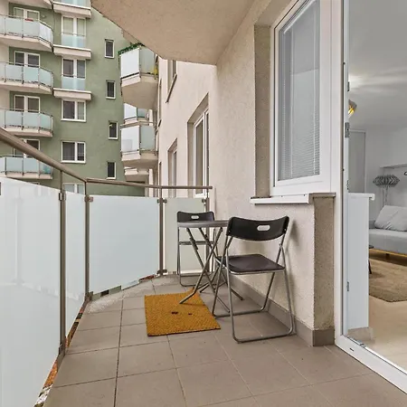 Ah Bosakova Elegant Bratislava