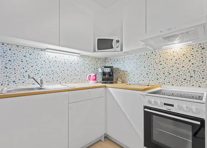 Ah Bosakova Elegant Bratislava